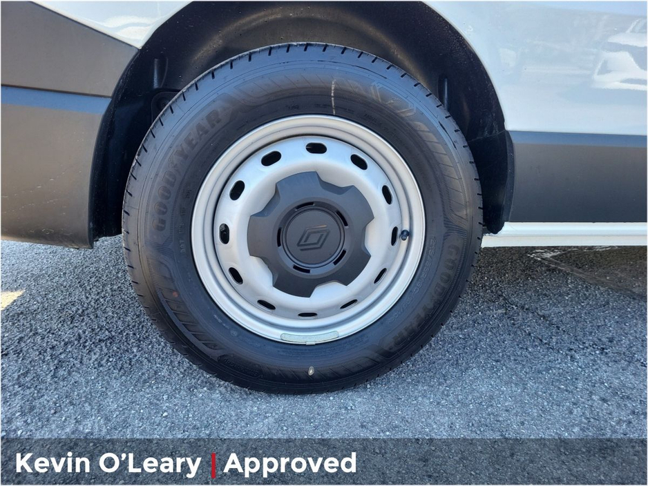 2026 Renault Trafic - image 7