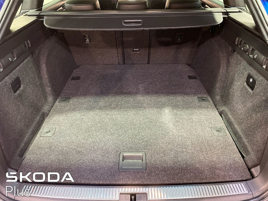 2023 Skoda Superb - image 9