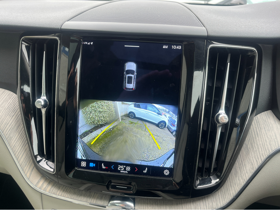 2023 Volvo XC60 T6 PHEV PLUS DARK AWD 2.0 PETROL //PANORAMIC GLASS ROOF//FULL LEATHER HEATED SEATS//ADAPTIVE CRUISE CONTROL//