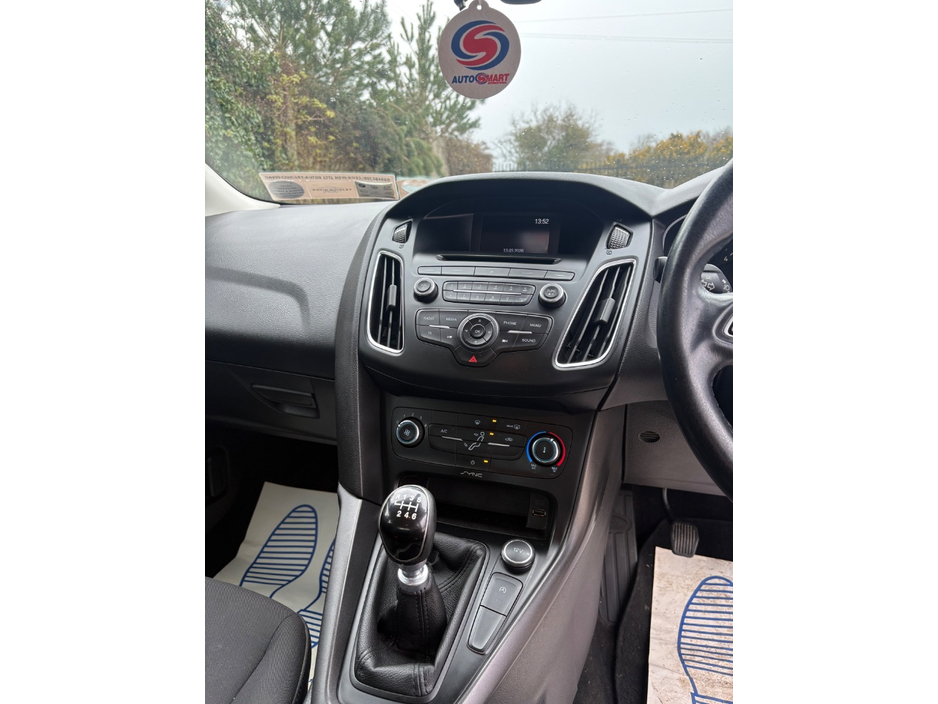 2016 Ford Focus - image 10