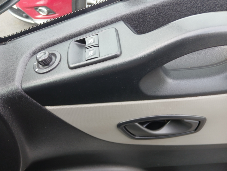 2019 Renault Trafic - image 10