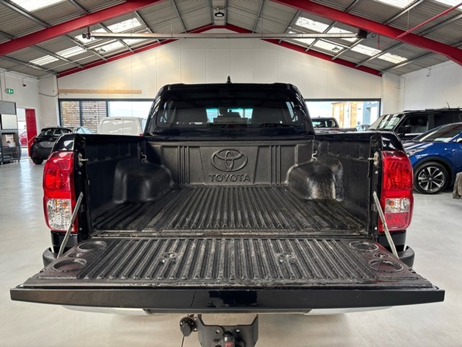 2024 Toyota Hilux - image 10
