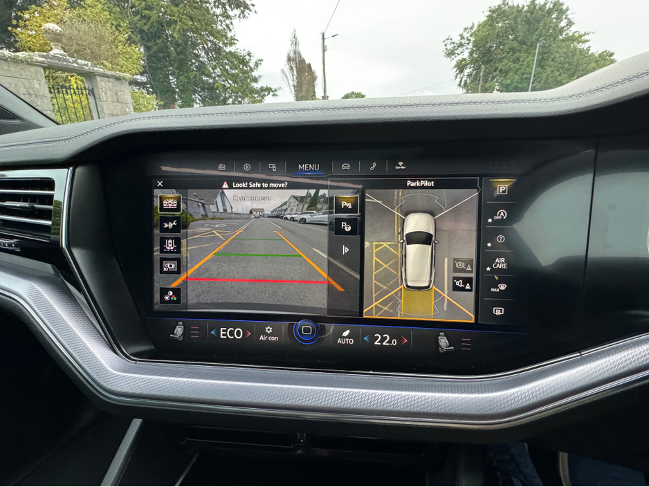 2024 Volkswagen Touareg - image 24