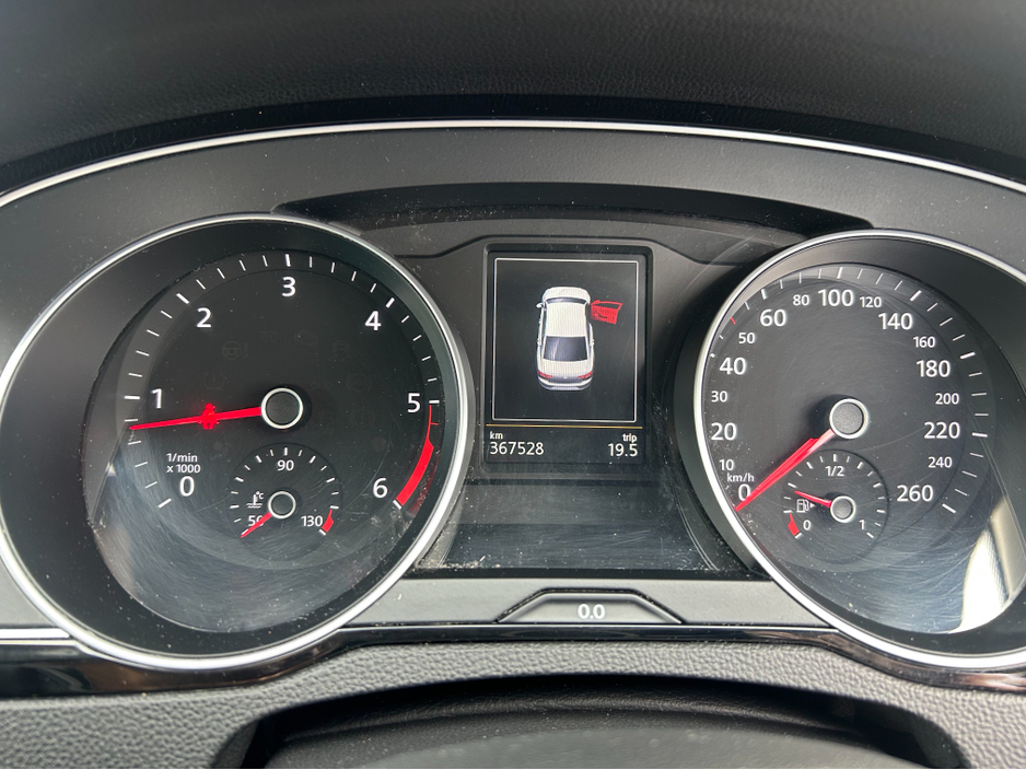 2015 Volkswagen Passat - image 11