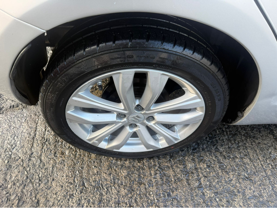 2016 Suzuki Swift GLX 4DR €8,990