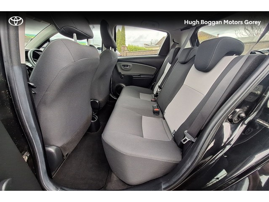 2020 Toyota Yaris - image 7