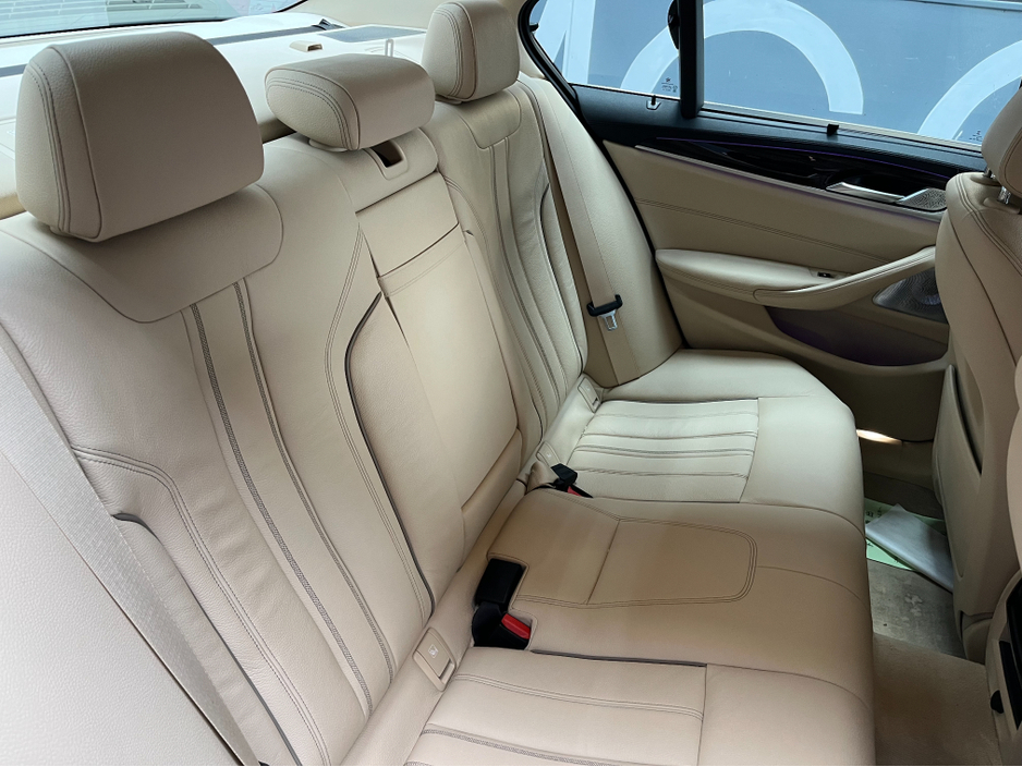 2017 BMW 5 Series - image 15