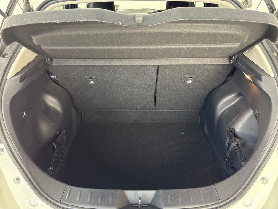 2021 Nissan Leaf PREMIUM 40KW**SEMI DIGITAL DASH**TOUCHSCREEN BLUETOOTH MEDIA**NAVIGATION**REVERSE CAMERA**PARKING SENSORS**ECO MODE**MULTIFUNCTIONAL STEERING WHEEL**CRUISE CONTROL**AUTO LIGHTS**AUTO WIPERS**ISOFIX** €14,995