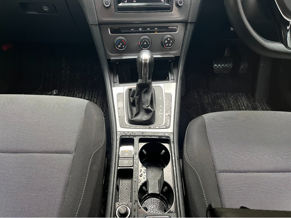 2014 Volkswagen Golf - image 16