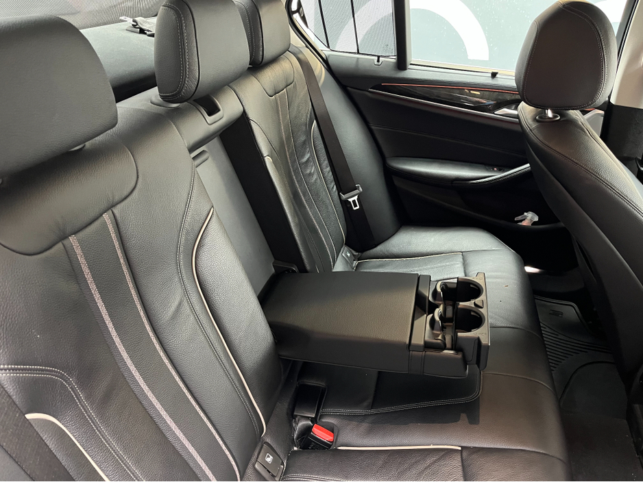 2017 BMW 5 Series - image 17