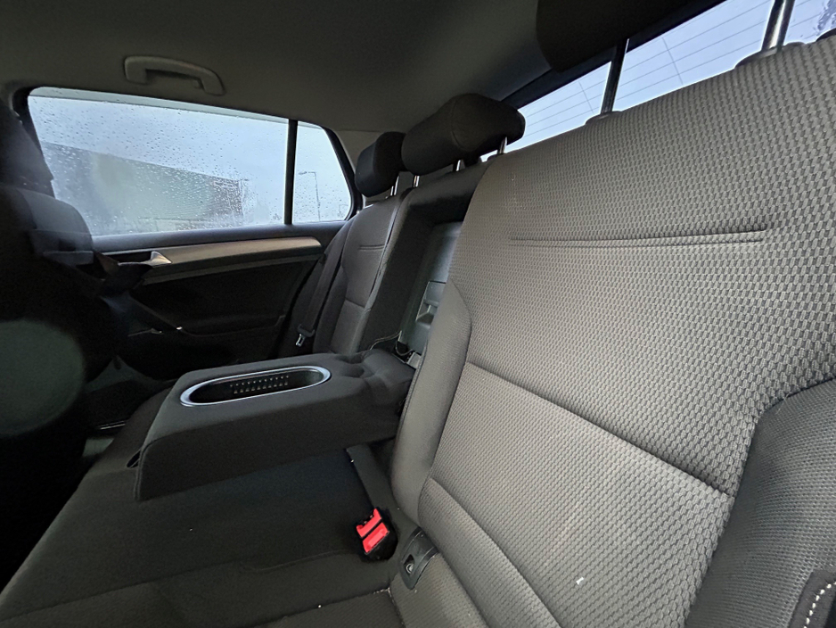 2016 Volkswagen Golf - image 10