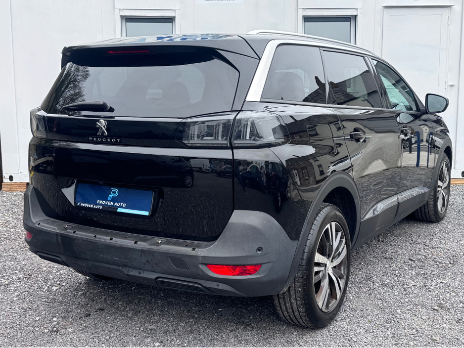 2021 Peugeot 5008 - image 5