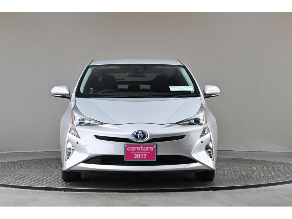 2017 Toyota Prius - image 2