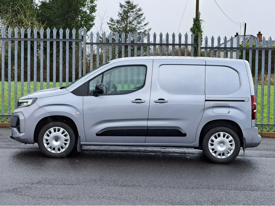 2025 Opel Combo SPORTIVE L1H1 1.5TD 100BHP **REVERSING CAMERA** €19,919