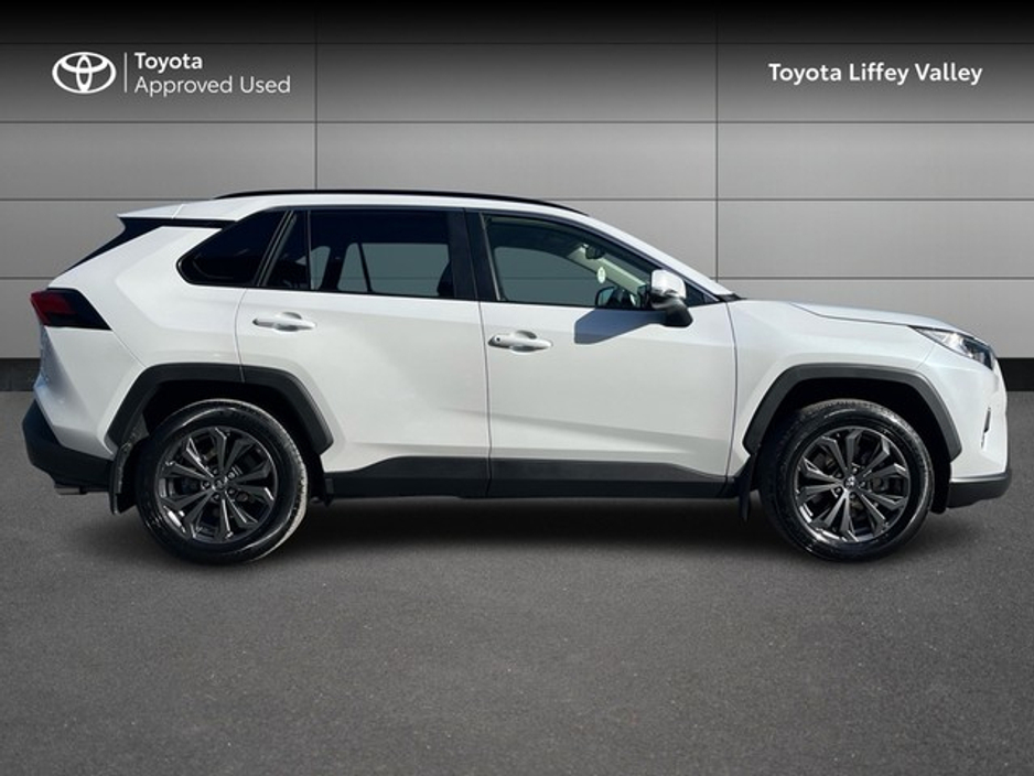 2025 Toyota Rav4 - image 3