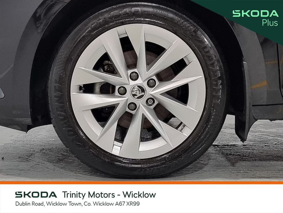 2023 Skoda Octavia - image 9