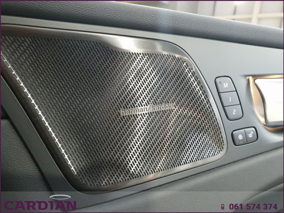 2025 Volvo XC60 Xc60 + T6 PHEV AWD PLUS DARK €61,950