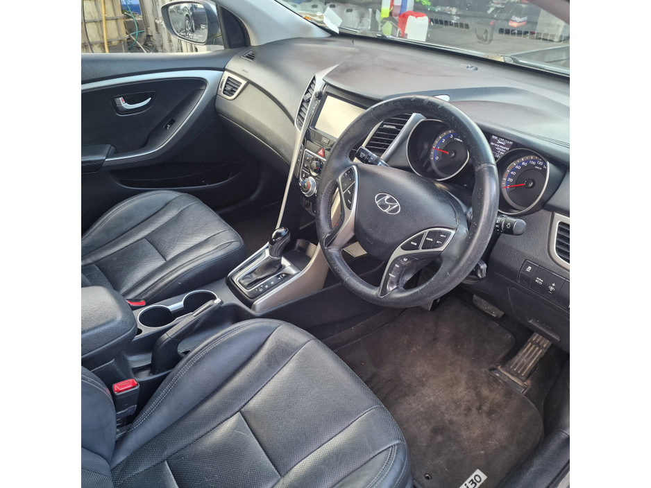 2016 Hyundai i30 - image 12