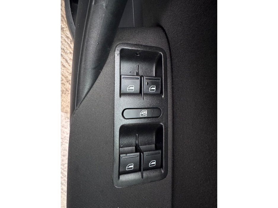 2014 Volkswagen Polo DBA-6RCBZ 5DR AUTO €8,950