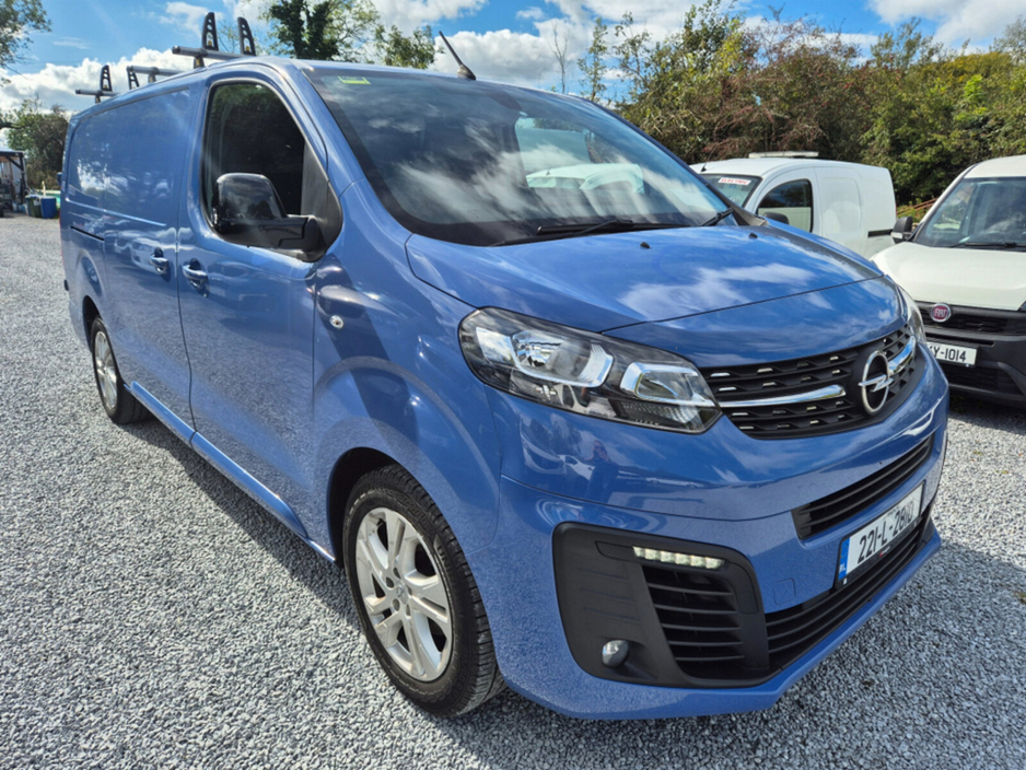 2022 Opel Vivaro - image 4