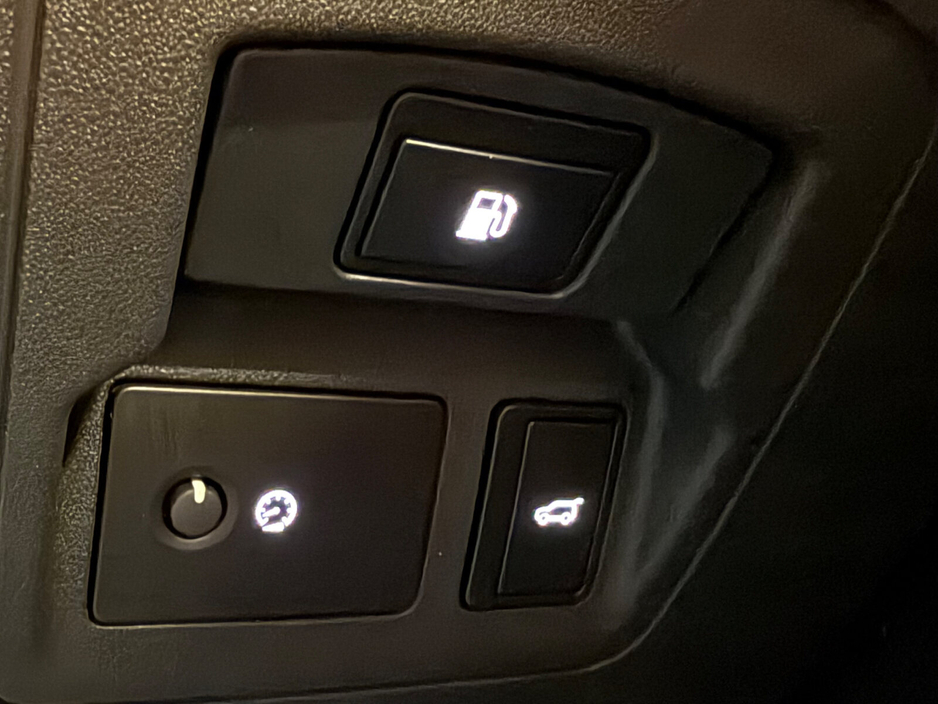 2022 Land Rover Range Rover Velar - image 23