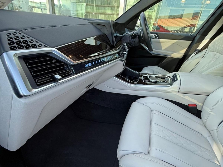 2025 BMW X5 xDrive50e M Sport €109,950