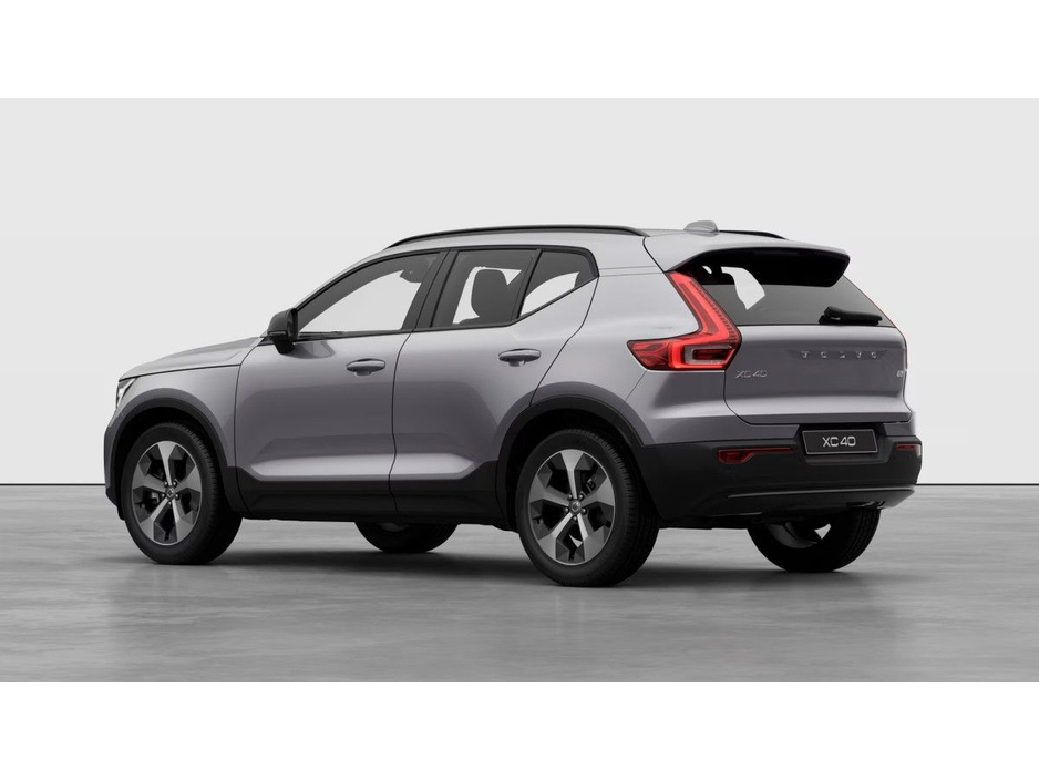 2026 Volvo XC40 - image 5