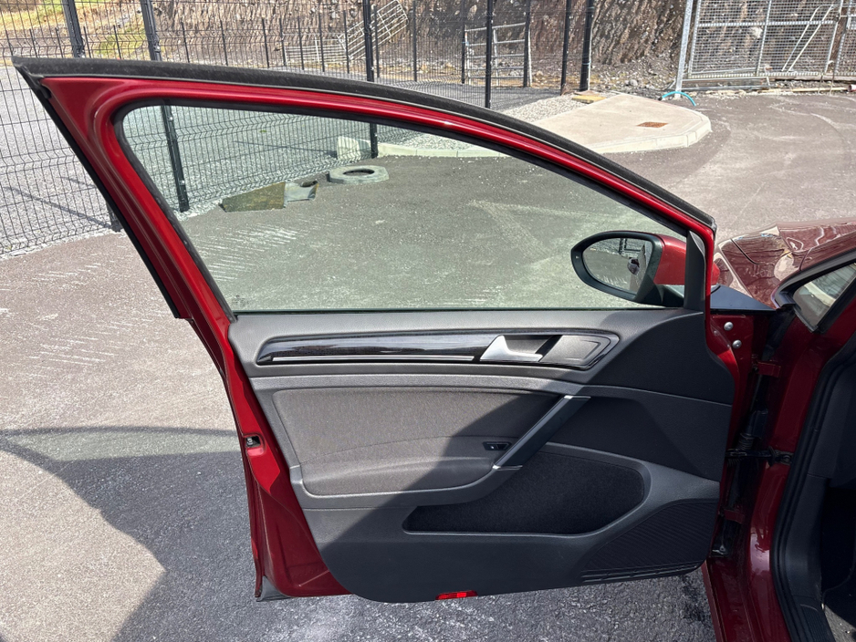 2019 Volkswagen Golf - image 18