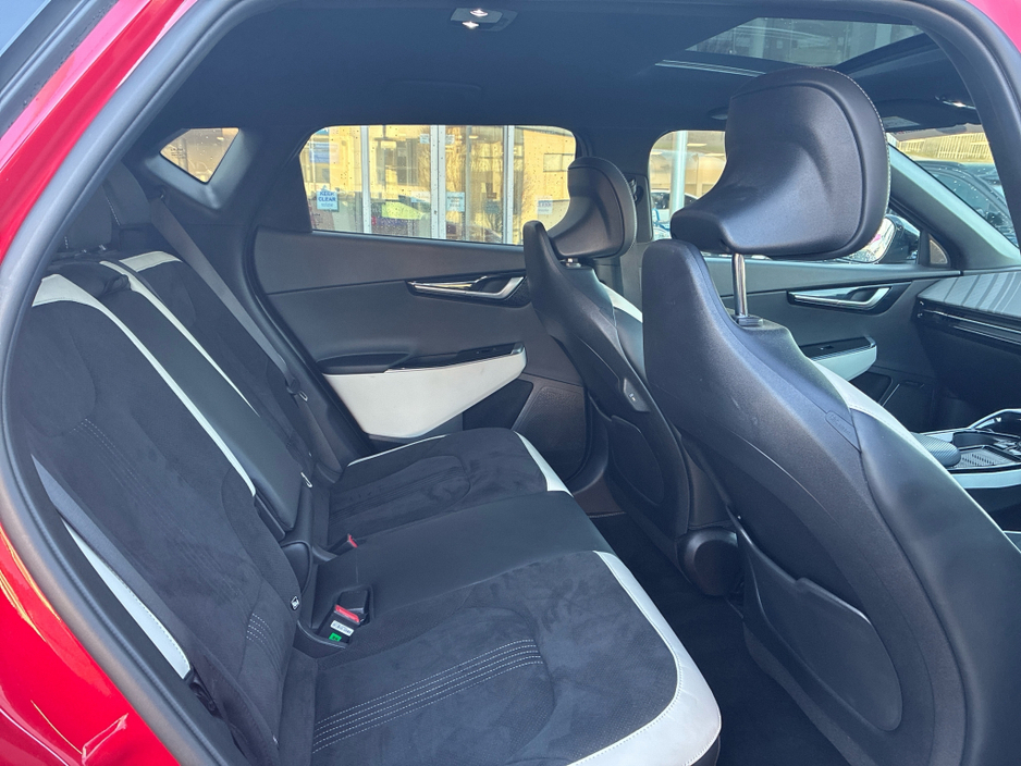 2022 Kia EV6 - image 10