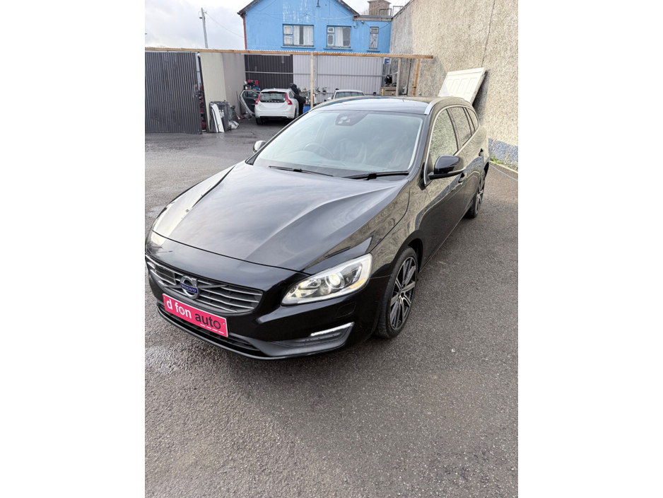 2015 Volvo V60 - image 4