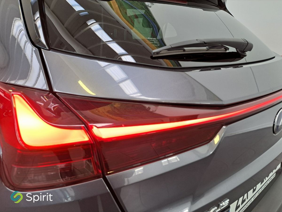 2022 Lexus UX 300 e - image 22