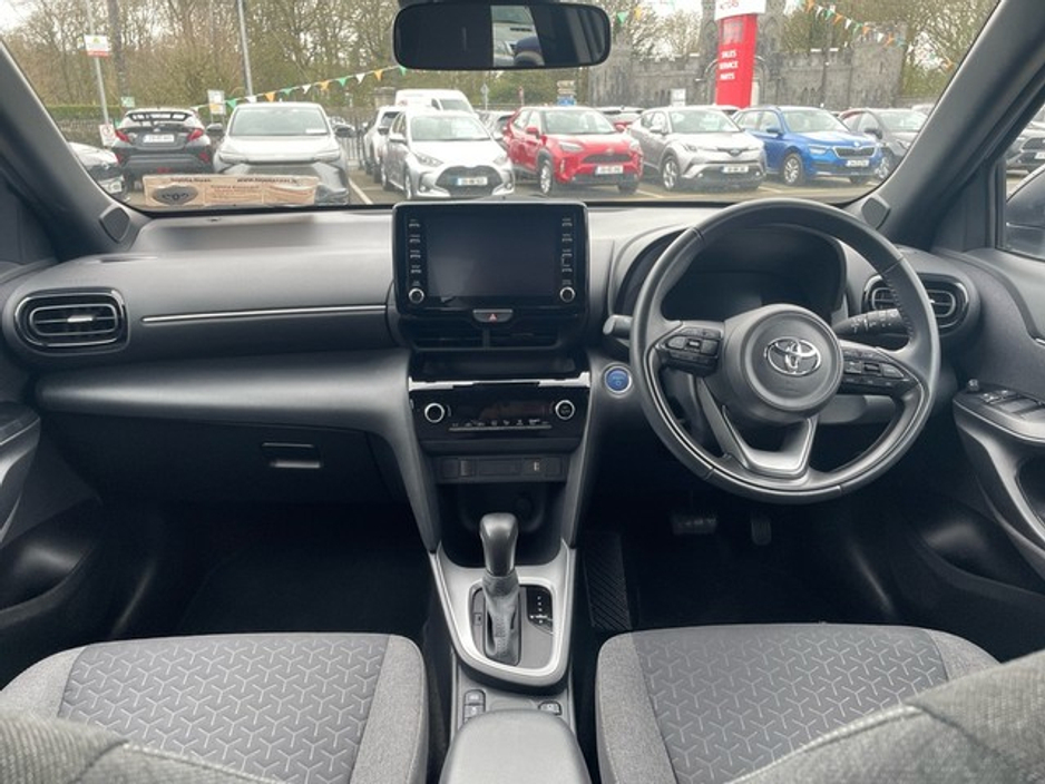 2023 Toyota Yaris Cross - image 8