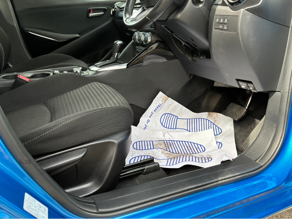 2017 Mazda Demio - image 6