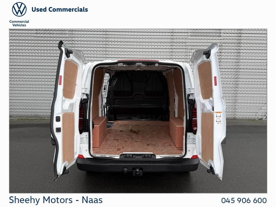 2025 Volkswagen Transporter - image 7