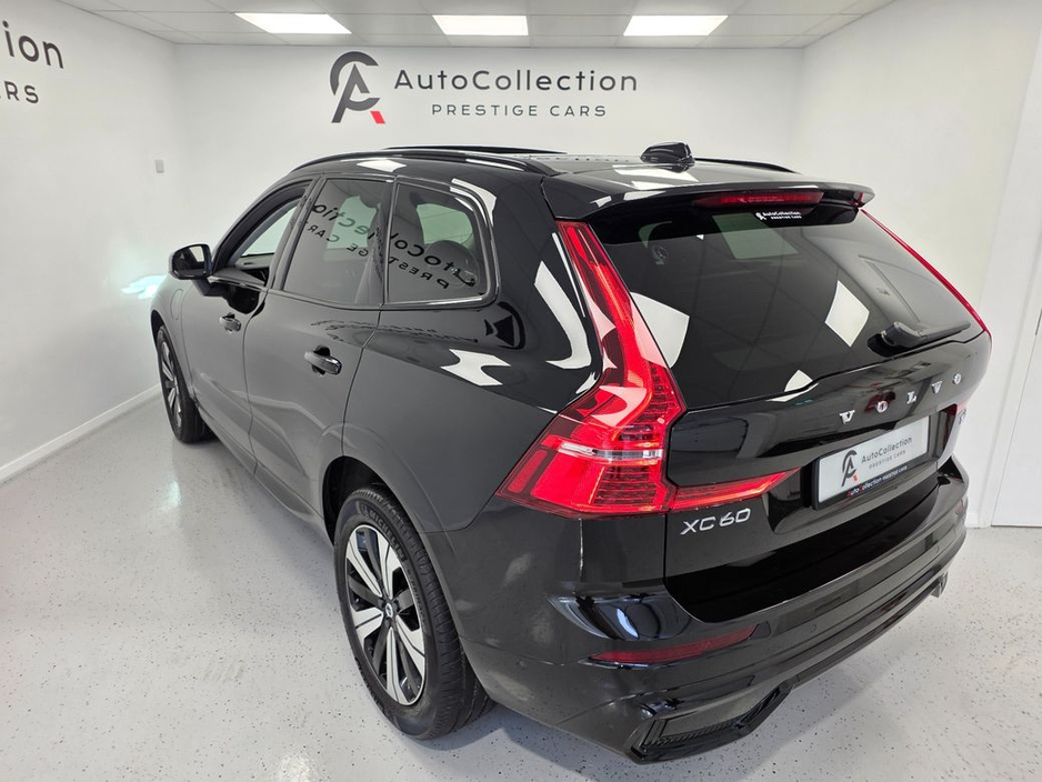 2025 Volvo XC60 - image 6