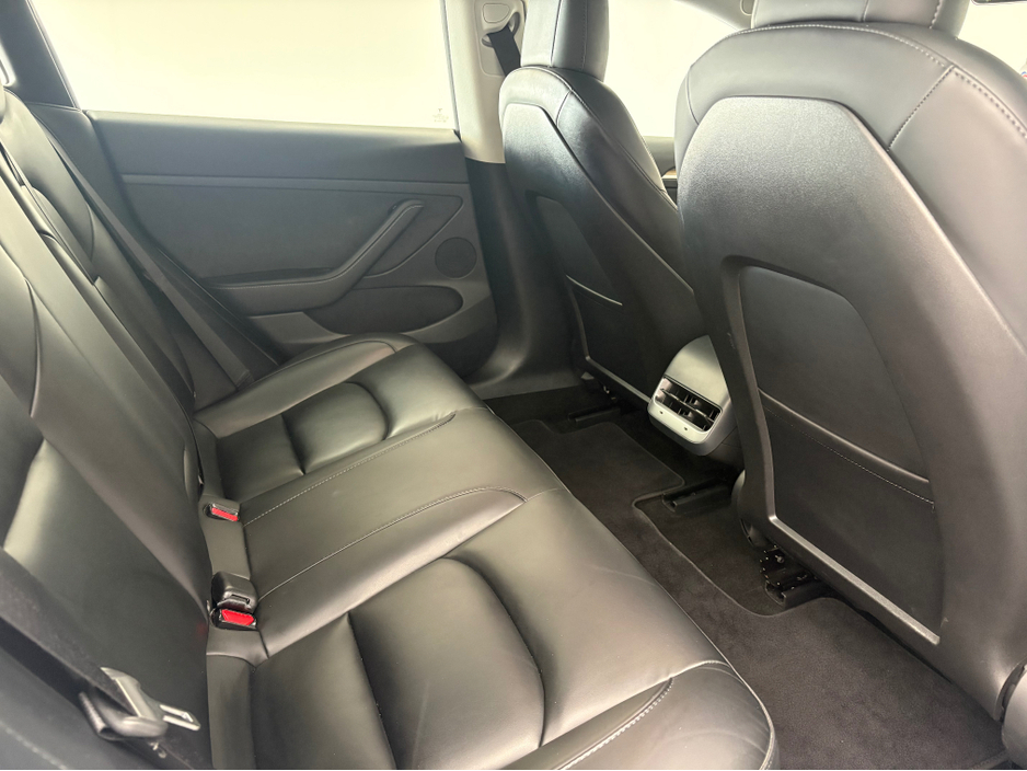 2022 Tesla Model 3 - image 6
