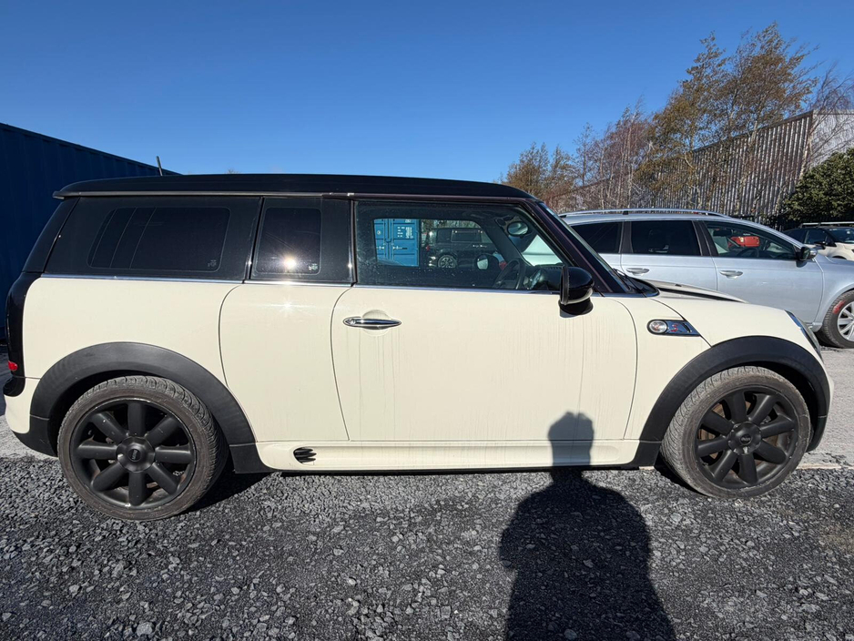 2010 MINI Clubman - image 2