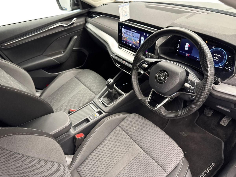 2023 Skoda Octavia - image 6