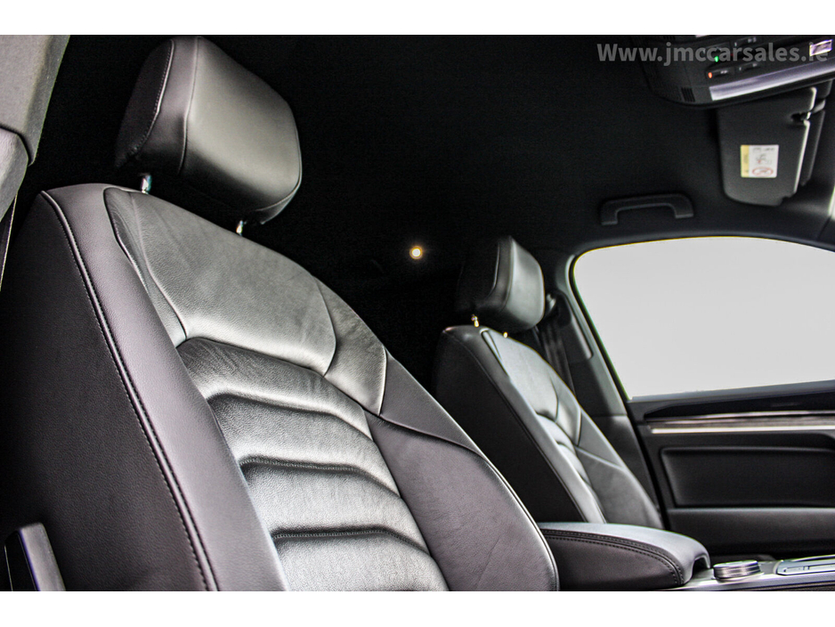 2021 Volkswagen Touareg - image 14