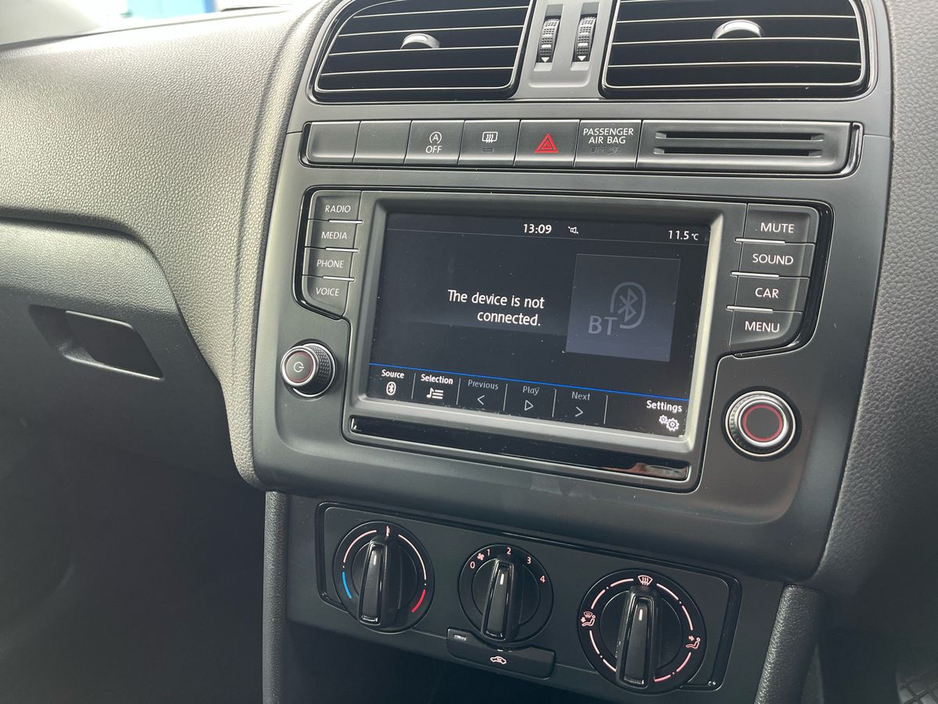 2017 Volkswagen Polo - image 16