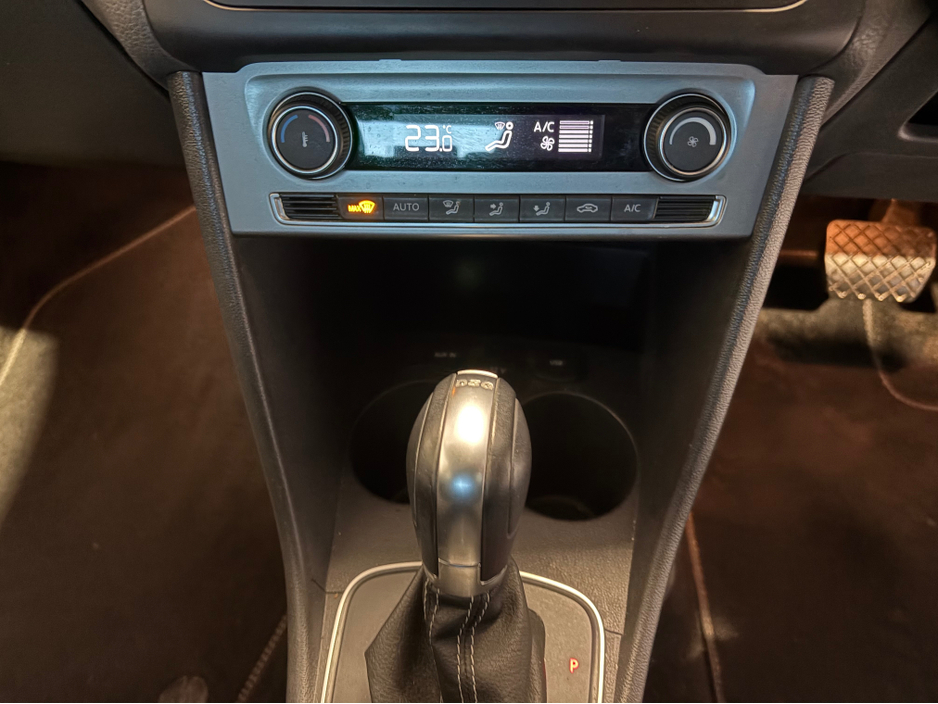 2015 Volkswagen Polo LOUNGE MODEL- REVERSE CAMERA €10,650