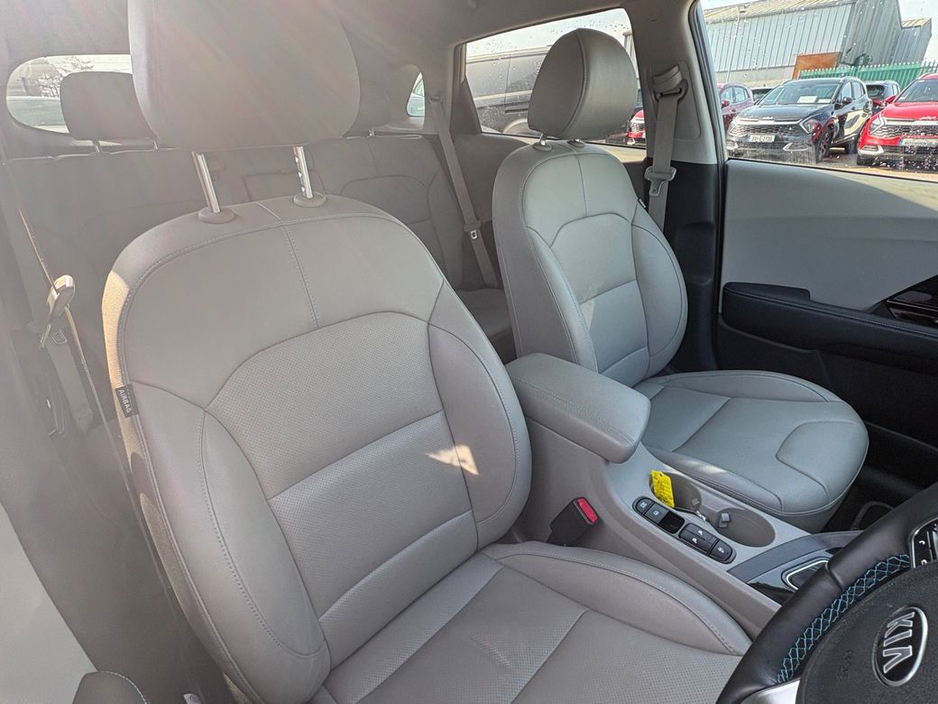 2021 Kia Niro - image 13