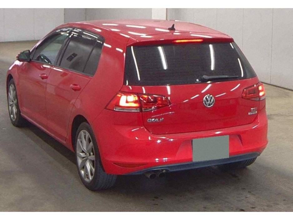 2015 Volkswagen Golf - image 4