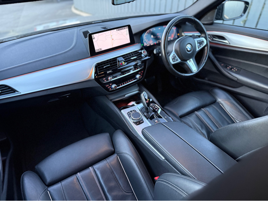 2020 BMW 5 Series - image 6