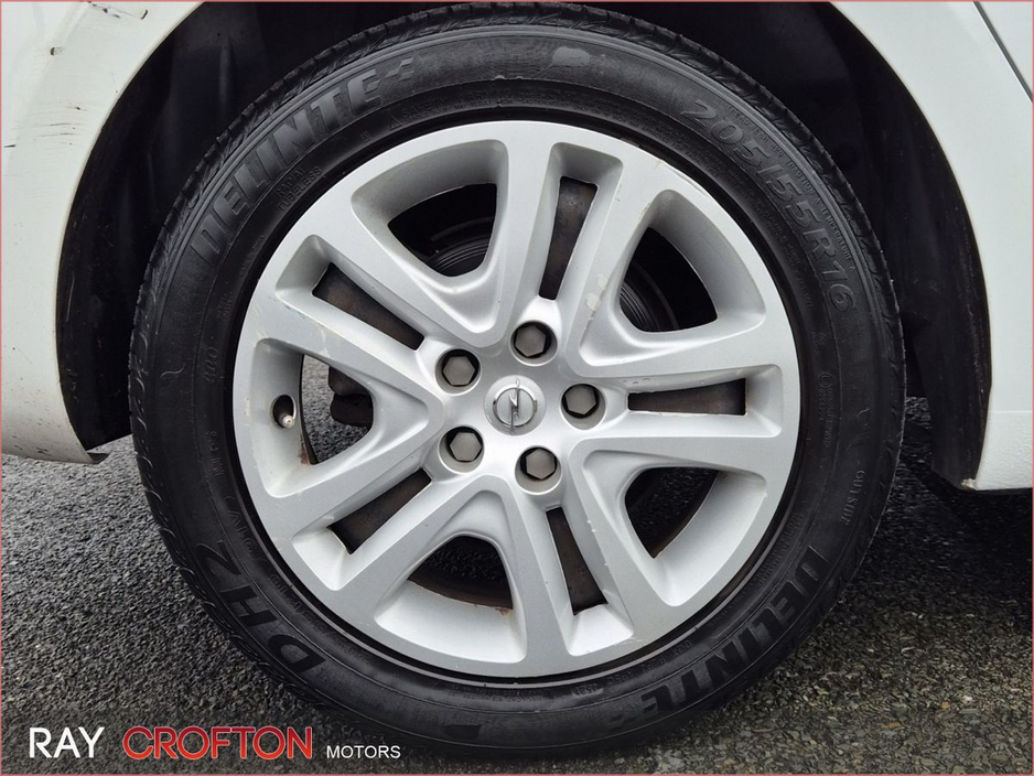 2019 Opel Astra - image 8