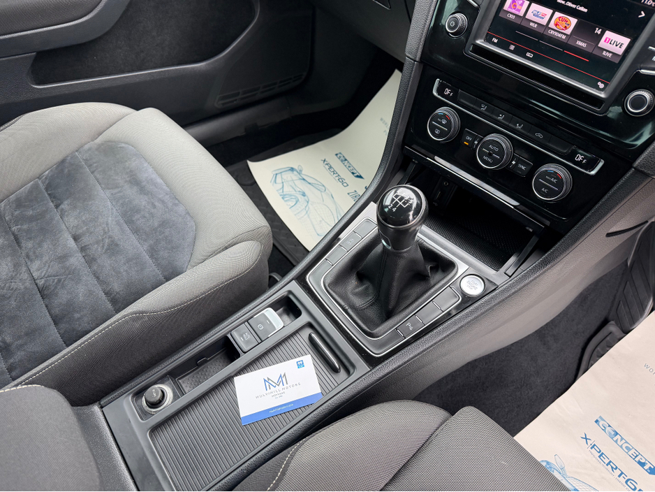 2016 Volkswagen Golf - image 18