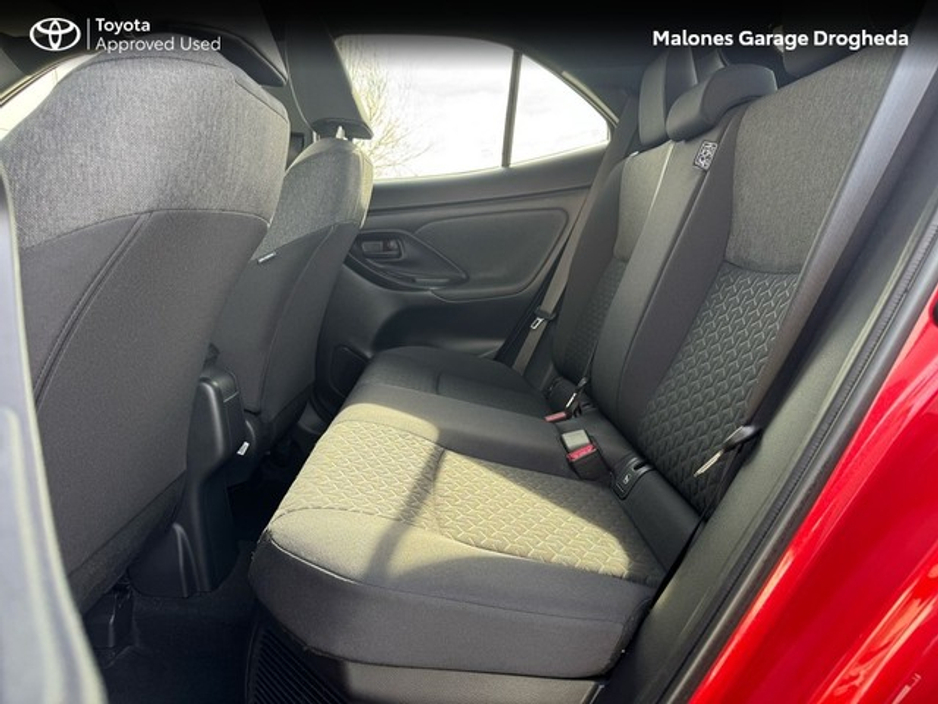 2023 Toyota Yaris Cross - image 7