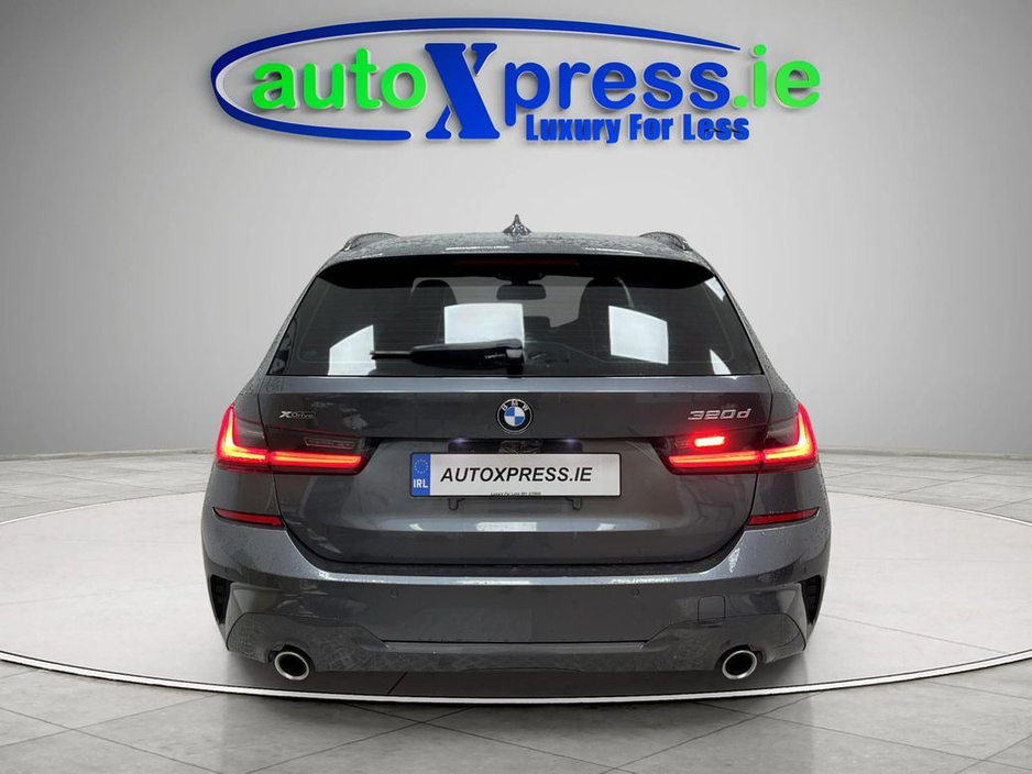 2021 BMW 3 Series - image 9