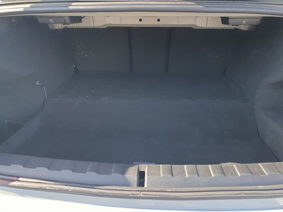 2023 BMW 3 Series - image 13