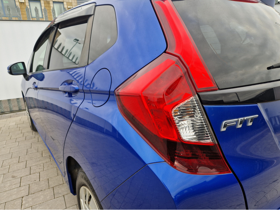 2014 Honda Fit - image 8